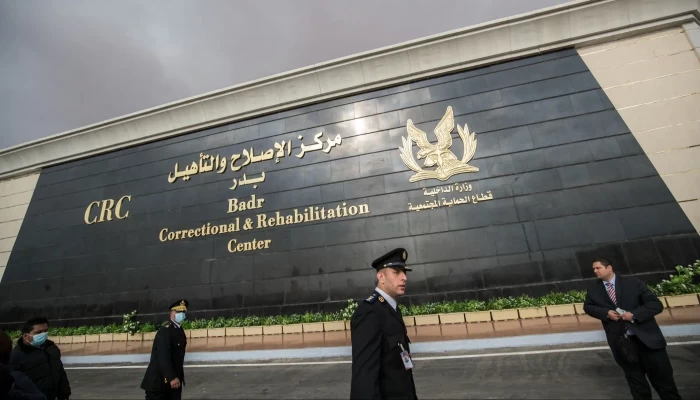ميدل إيست آي: وفاة معتقلين في سجون مصرية مؤشر خطير على تدهور الأوضاع