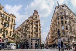 خطر الإخلاء الجماعي.. هل يمهد تحرير الإيجار القديم الطريق لهيمنة العقارات الحكومية والاستثمارية؟