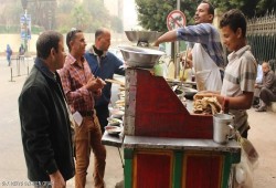 بعد زيادات الوقود... ساندوتش الفول لمن استطاع إليه سبيلا