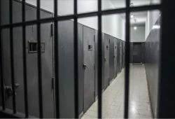 "منظمات حقوقية: المعاملة القاسية داخل السجون تصيب المعتقلين بالعجز والأمراض البدنية والنفسية