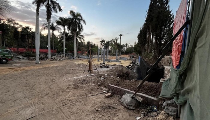 الكافيهات تبتلع "حديقة المسلة" الأثرية بالزمالك...ومذابح "التطوير" تطال كل المتنزهات العامة بالقاهرة