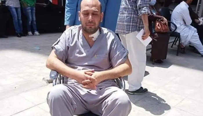 محمود قنيبر.. طبيب ضحى ببصره لعلاج مرضى كورونا فتركته الحكومة وحيدًا 5 سنوات بلا عمل!!!