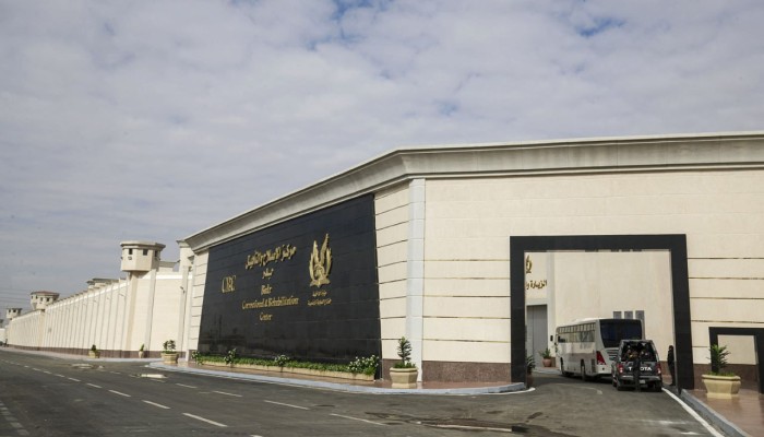 سجن بدر.. زنزانات مغلقة على الانتهاكات والانتحار: 14 منظمة توثق ما تصفه بـ'القتل البطيء' في ظل صمت رسمي