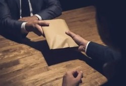 سقوط شبكة فساد بالملايين داخل ديوان محافظة كبرى.. تصاريح للبيع وشقق مقابل التواطؤ