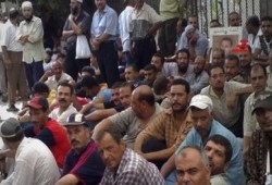 في يوم عيدهم.. السيسي يوقع على قانون العمل الجديد الذي يُهدر حق العمال ويُجرّم المطالبة بحقوقهم