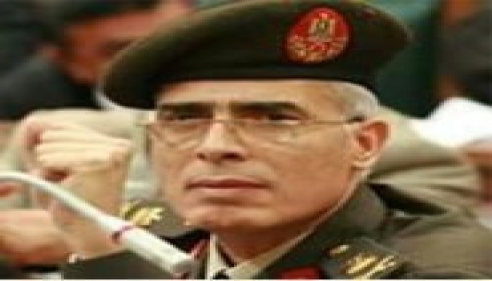 لا بقاء للأقوياء.. كيف يُدير السيسي "لعبة الكراسي" داخل الجيش المصري؟
