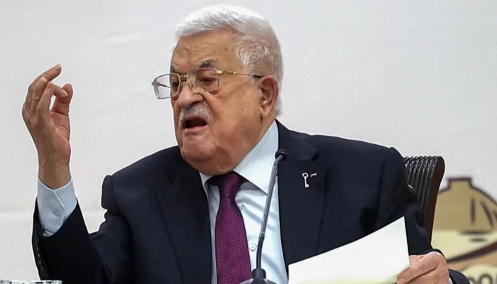 ميدل إيست آي: عباس يزور لبنان لإعلان خطة نزع سلاح الفصائل الفلسطينية