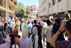 بالفيديو..طلاب جامعة الزقازيق يتظاهرون ضد التعتيم على مقتل "روان ناصر"