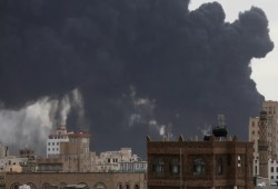 بالفيديو.. الطيران الصهيوني يقصف مطار صنعاء ويخرجه عن الخدمة بالكامل