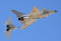 طيار مصري على متن مقاتلة "جي-10" الصينية يجدد تكهنات صفقة السلاح