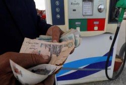 هل البنزين المغشوش يمهد لزيادة استثنائية للوقود مع زيارة صندوق النقد لمصر؟