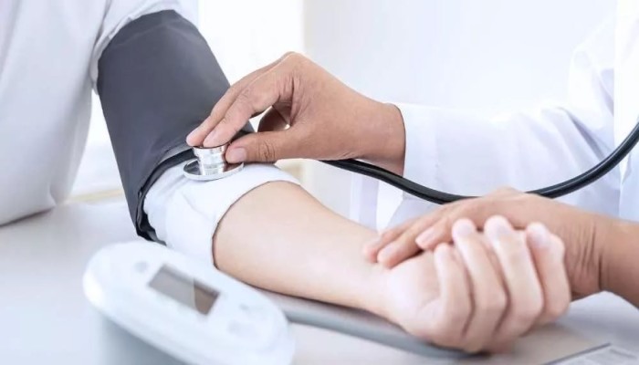 7 علامات لا تتجاهلها تدل على ارتفاع ضغط الدم