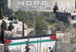ميدل إيست مونيتور|| تسلقنا الجدران للوصول إلى الأقصى ... فلسطينيون يتحدثون عن القيود المتزايدة