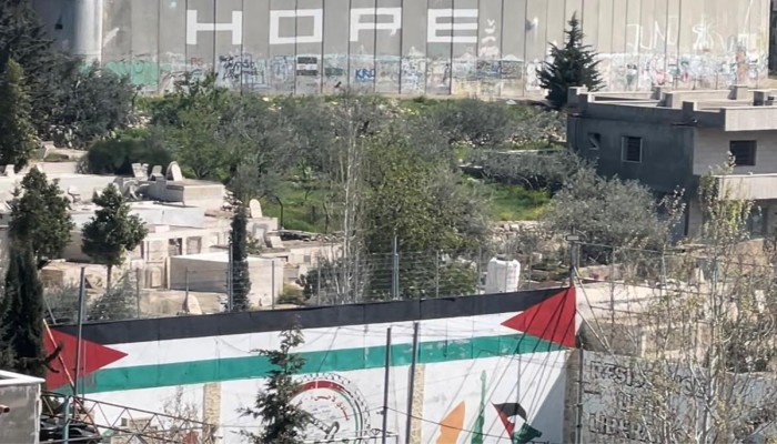 ميدل إيست مونيتور|| تسلقنا الجدران للوصول إلى الأقصى ... فلسطينيون يتحدثون عن القيود المتزايدة