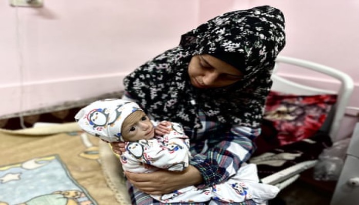 الجارديان: صورة هزّت العالم: قصة مؤثرة وراء الطفلة الفلسطينية سوار عاشور