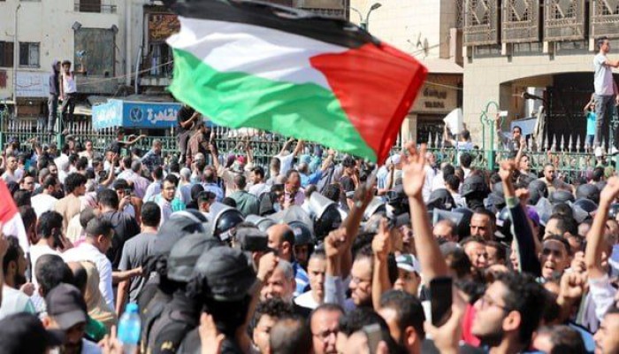 تجديد حبس معتقلي "بانر فلسطين" بالإسكندرية 45 يومًا