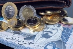 الريال السعودي يدخل إجباريًا للسوق الموازي مع دخول موسم الحج