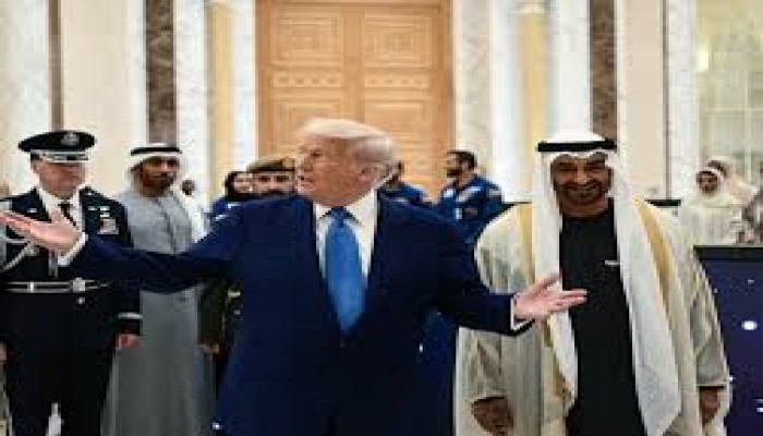 الجارديان|| ترامب والهدايا الخليجية... تحذيرات من خبراء حول سابقة خطيرة في السياسة الأمريكية