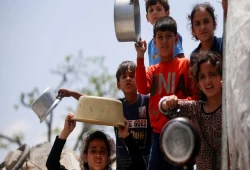 جوناثان كوك: لماذا بدأت جدران الصمت الغربي تجاه إبادة غزة في التصدع؟