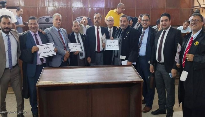 شاهد|| المحامون يعلقون حضورهم أمام الجنايات احتجاجًا على رسوم "الخدمات المميكنة"