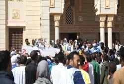 موريتانيون يعتصمون أمام السفارة الأمريكية للمطالبة بوقف المجازر في غزة