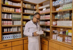 مراقبون يكشفون عن المتسبب في أزمة شح الدواء وارتفاع سعره المتكرر