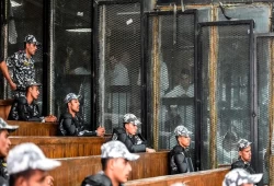 من الإرهاب إلى البراءة.. كيف يستخدم النظام القضاء لأهدافه السياسية؟