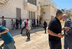 بالفيديو || جيش الاحتلال يطلق النار على وفد دبلوماسي في جنين يضم سفراء عربًا... لماذا؟