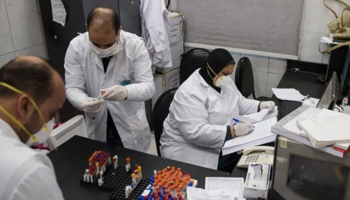 76% من أطباء مصر يرغبون بالهجرة للخارج لظروف العمل وانهيار الرواتب