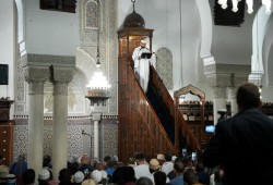 مجلة فرنسية: الزج بـ"الإخوان" والخلط مع مبادئ الإسلام خطر على السلم الاجتماعي