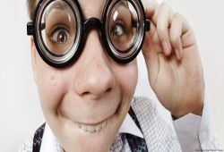 الاستخدام الطويل للشاشات قد يسبب قصر النظر عند الأطفال