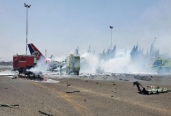عدوان صهيوني يدمر آخر طائرة مدنية في مطار صنعاء (فيديو)