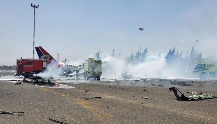 عدوان صهيوني يدمر آخر طائرة مدنية في مطار صنعاء (فيديو)
