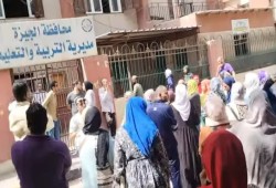مدارس بعيدة وقرارات مجحفة... غضب أولياء الأمور في الجيزة بسبب تسكين أطفالهم في إدارات نائية