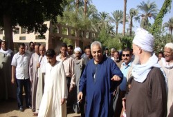 بسبب ولائها للكيان الصهيوني.. وزير سابق يحذر من بيع المصانع والأراضي للإمارات
