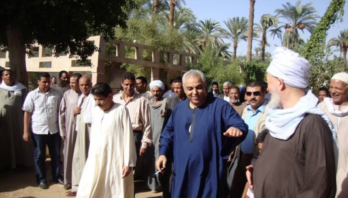 بسبب ولائها للكيان الصهيوني.. وزير سابق يحذر من بيع المصانع والأراضي للإمارات