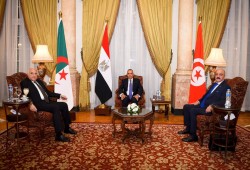 السيسي وليبيا.. دعم معلن للحل السياسي وتدخل ميداني مثير للجدل