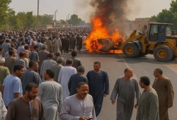 بالفيديو || أهالي كوم امبو يقطعون طريق (القاهرة - أسوان) احتجاجًا على عجز الشرطة أمام تجار المخدرت