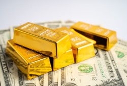 ترقب لانتهاء إجازة عيد الأضحى.. استقرار أسعار الدولار وتراجع المعدن النفيس بمصر
