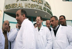 بعد شكواهم من تدهور أوضاعهم المعيشية والمهنية...وزير الصحة يرهب " نقابة الأطباء" ببلاغات بالنيابة