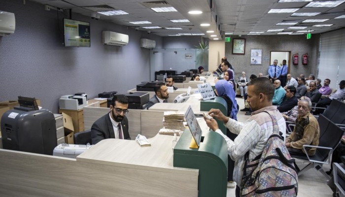 استقرار الدولار وتراجع الذهب في مصر بعد عيد الأضحى… محللون يوضحون الأسباب