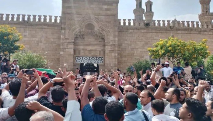 حبس 8 طلاب بعد رفع لافتات تضامن مع غزة في جامعة القاهرة