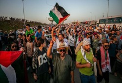قافلة الصمود على أبواب مصر... هجوم إعلامي رسمي يسبق الاختبار الأصعب في رفح