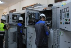 إشراك القطاع الخاص في بيع الكهرباء للمصانع وسط موجات تصاعدية بالأسعار وخصخصة البنية التحتية