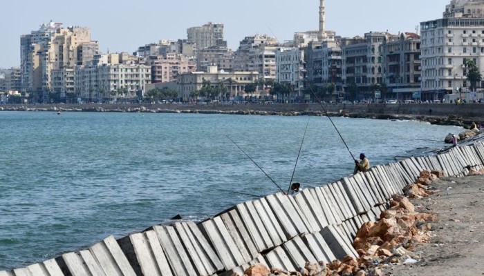 ارتفاع منسوب البحر يبتلع الإسكندرية.. أين خطة الإنقاذ الحكومية؟