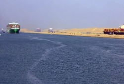 كيف زاد التصعيد الإسرائيلي الإيراني من خسائر قناة السويس؟