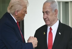 ديفيد هيرست: ترامب يدفع طهران نحو السلاح النووي بسماحه لإسرائيل بقصف إيران
