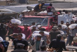 نيويورك تايمز || تصاعد العنف القاتل في مواقع توزيع المساعدات بغزة وسط انشغال العالم بصراع إسرائيل وإيران