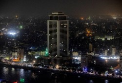 قبل تخفيف الأحمال وقطع الكهرباء... الحكومة تراوغ بمسكنات فاشلة لتعويض أزمة نقص الطاقة