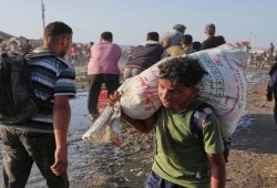 افتتاحية "الجارديان" عن المجاعة المصطنعة في غزة: أوقفوا تسليح المجزرة أو ودّعوا حكم القانون